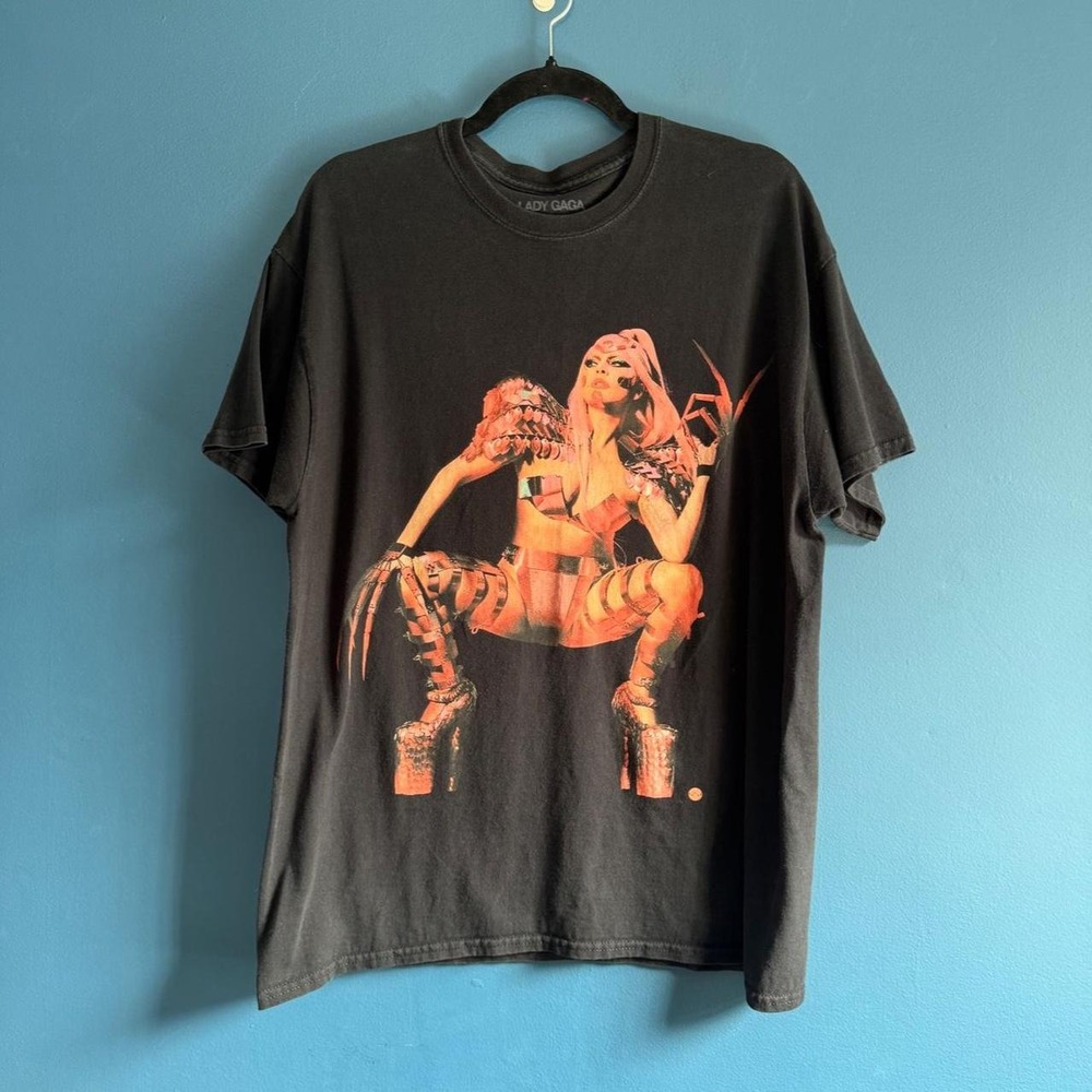 Lady Gaga Chromatica T Shirt Size Large Black Crewneck Short Sleeve Cotton Pink